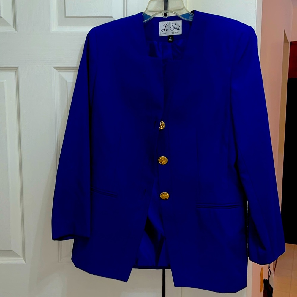 Le Suite Brand  2 piece - Jacket & Skirt